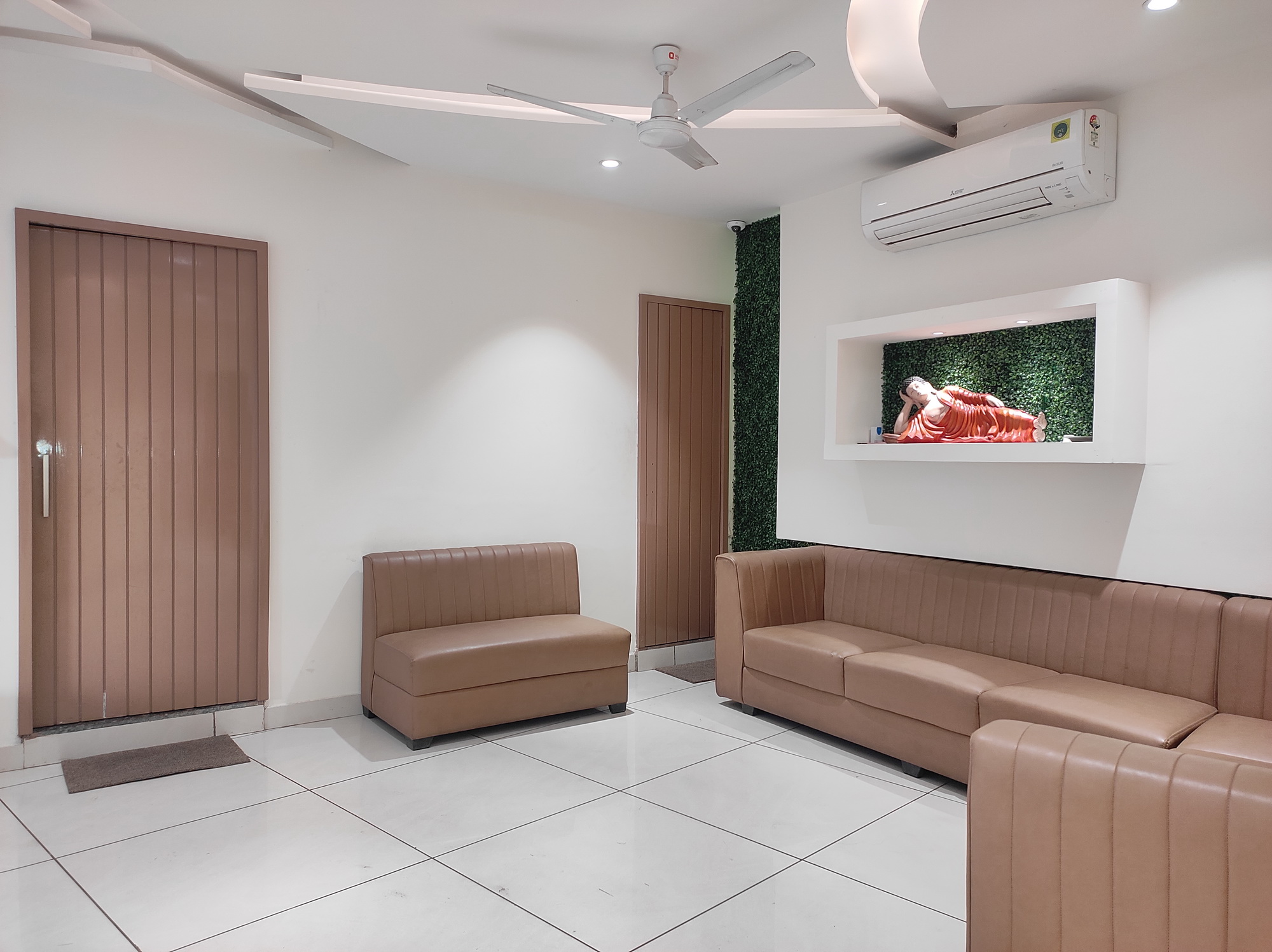 Hidden Pearls lounge 2
