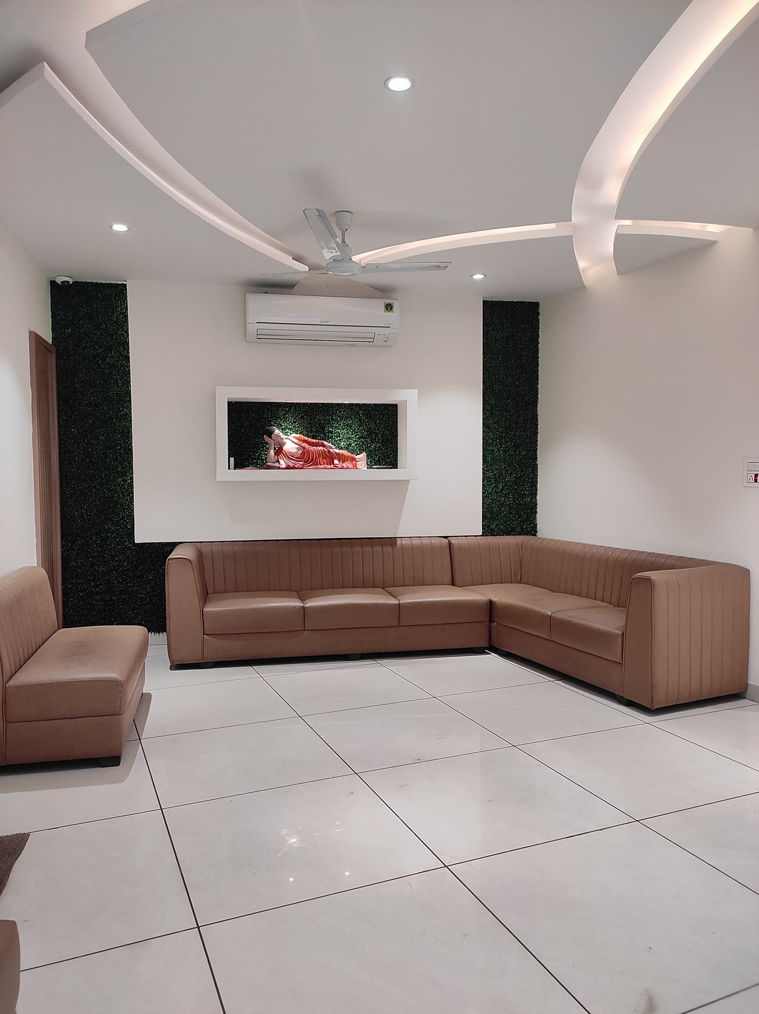Hidden Pearls lounge